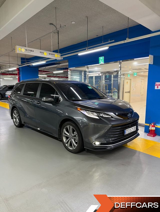 Toyota SIENNA 2.5 Hybrid 2WD купить на сайте DeffCars