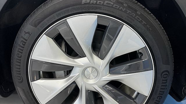 Tesla MODEL Y Standard Range RWD купить на сайте DeffCars