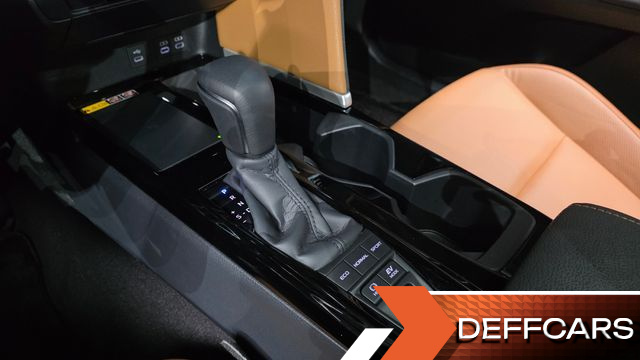 Toyota CAMRY 2.5 XLE Premium Hybrid купить на сайте DeffCars