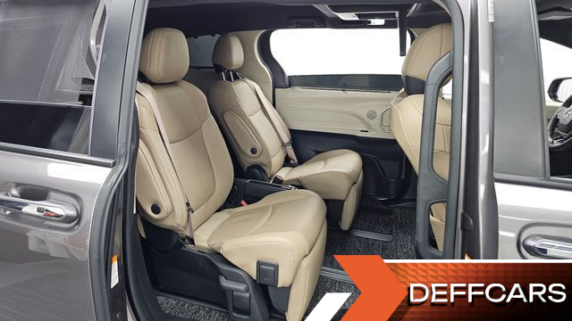 Toyota SIENNA 2.5 Hybrid 2WD купить на сайте DeffCars