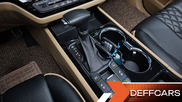 Kia CARNIVAL 9-Seater Noblesse купить на сайте DeffCars