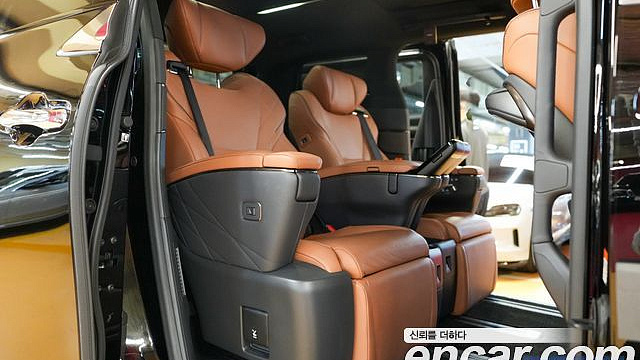 Toyota ALPHARD 2.5 HEV Executive AWD купить на сайте DeffCars