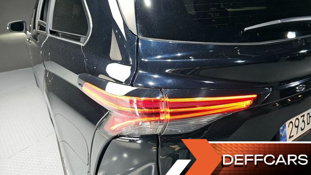Toyota SIENNA 2.5 Hybrid AWD купить на сайте DeffCars