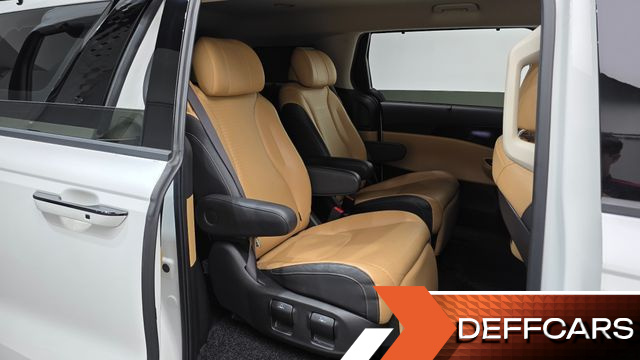 Kia CARNIVAL Gasoline 7-Seater Signature купить на сайте DeffCars