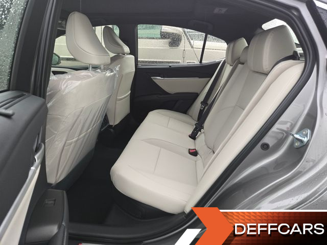 Toyota CAMRY 2.5 XLE Premium Hybrid купить на сайте DeffCars