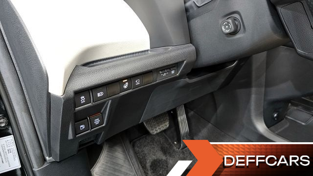 Toyota SIENNA 2.5 Hybrid AWD купить на сайте DeffCars