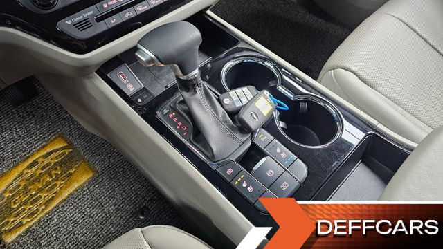 Kia CARNIVAL 9-Seater Noblesse Special купить на сайте DeffCars