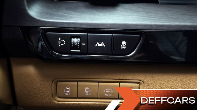 Kia CARNIVAL 9-Seater Signature купить на сайте DeffCars
