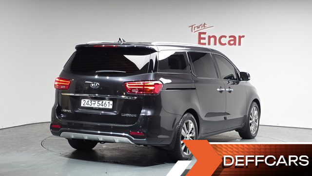 Kia CARNIVAL 7-Seater Limousine VIP купить на сайте DeffCars