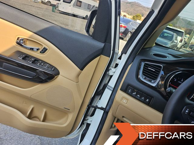 Kia CARNIVAL 7-Seater Limousine President купить на сайте DeffCars