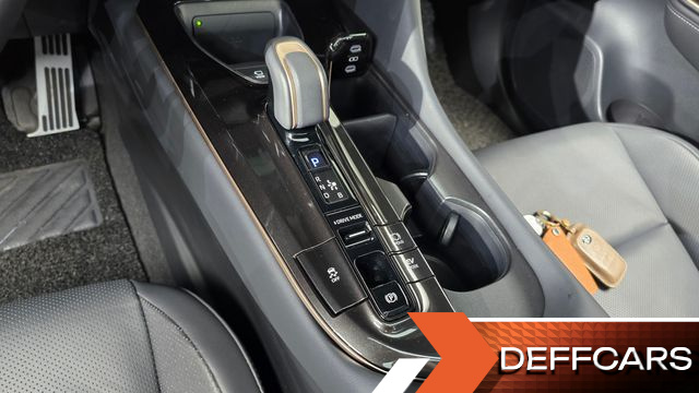 Toyota CROWN 2.5 4WD Hybrid купить на сайте DeffCars