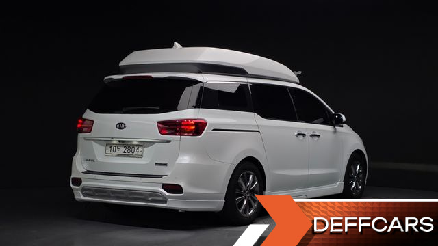 Kia CARNIVAL 9-Seater Hi-Limousine Noblesse Special купить на сайте DeffCars