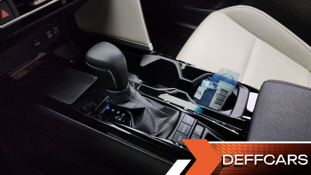Toyota CAMRY 2.5 XLE Hybrid купить на сайте DeffCars