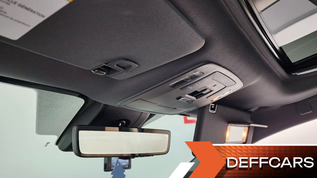 Toyota SIENNA 2.5 Hybrid 2WD купить на сайте DeffCars