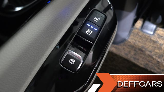 Kia CARNIVAL Gasoline 7-Seater Signature купить на сайте DeffCars