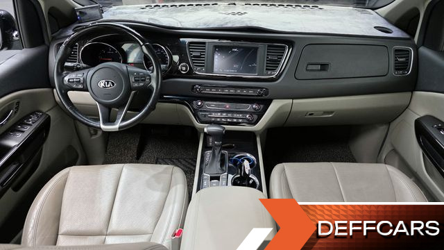 Kia CARNIVAL 9-Seater Noblesse Special купить на сайте DeffCars