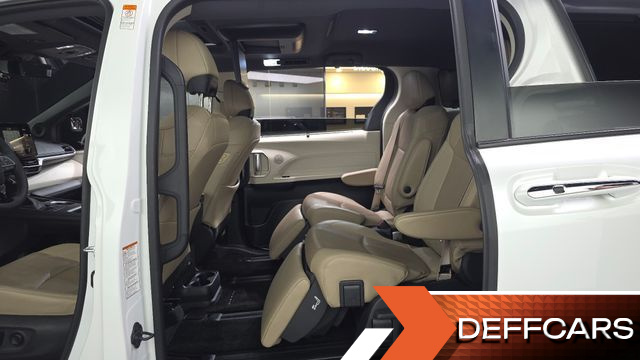 Toyota SIENNA 2.5 Hybrid 2WD купить на сайте DeffCars