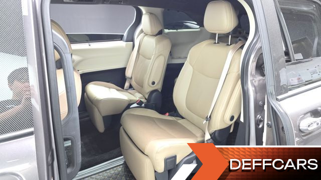 Toyota SIENNA 2.5 Hybrid 2WD купить на сайте DeffCars