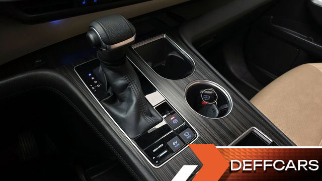 Toyota SIENNA 2.5 Hybrid 2WD купить на сайте DeffCars