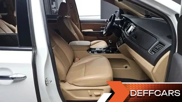 Kia CARNIVAL 7-Seater Limousine President купить на сайте DeffCars