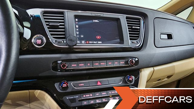 Kia CARNIVAL 7-seater Limousine VIP купить на сайте DeffCars