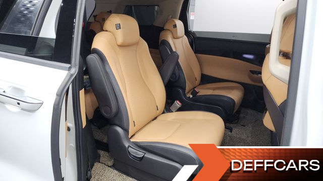 Kia CARNIVAL 9-Seater Signature купить на сайте DeffCars