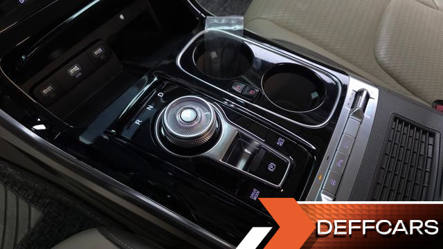 Kia CARNIVAL Gasoline 7-Seater Hi-Limousine Signature купить на сайте DeffCars
