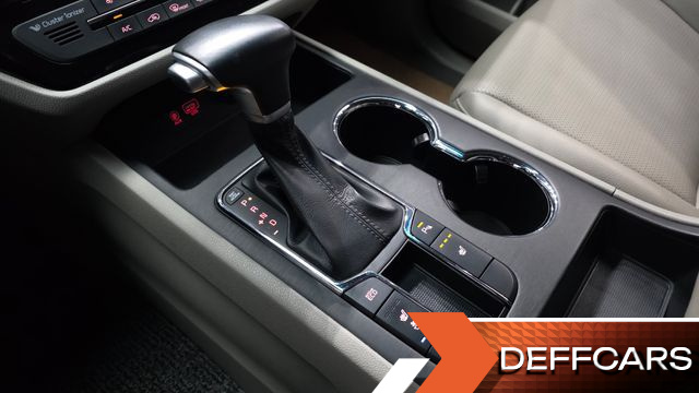 Kia CARNIVAL 9-Seater Luxury купить на сайте DeffCars