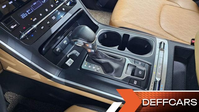 Kia CARNIVAL 9-Seater Prestige купить на сайте DeffCars