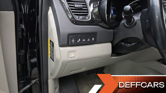 Kia CARNIVAL 9-Seater Noblesse Special купить на сайте DeffCars