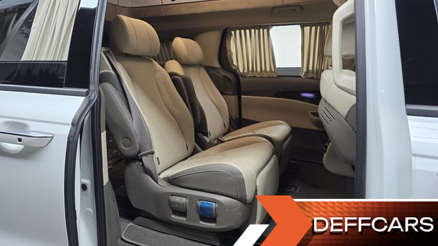 Kia CARNIVAL 7-Seater Hi-Limousine Signature купить на сайте DeffCars