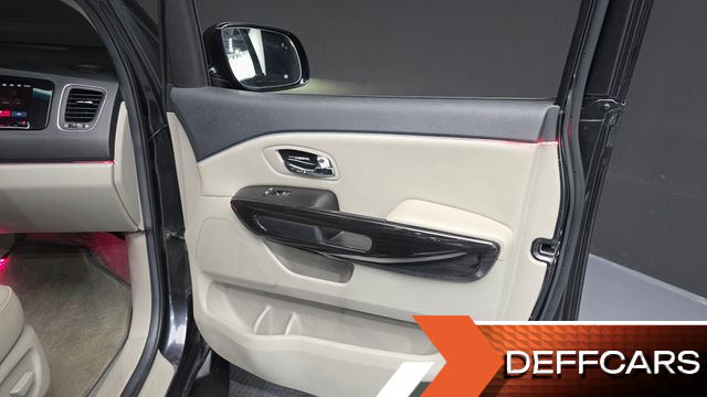 Kia CARNIVAL 7-Seater Limousine VIP купить на сайте DeffCars