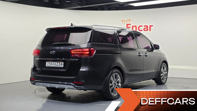 Kia CARNIVAL 9-Seater Noblesse Special купить на сайте DeffCars