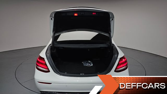 Mercedes E-CLASS E300 4MATIC Avnatgarde купить на сайте DeffCars