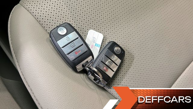 Kia CARNIVAL 9-Seater Luxury купить на сайте DeffCars