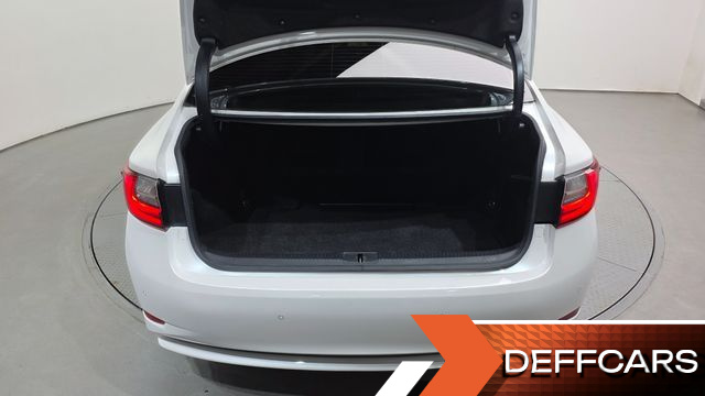 Lexus ES Supreme XV60 купить на сайте DeffCars