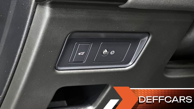 Land Rover DISCOVERY 3.0 SD6 SE купить на сайте DeffCars