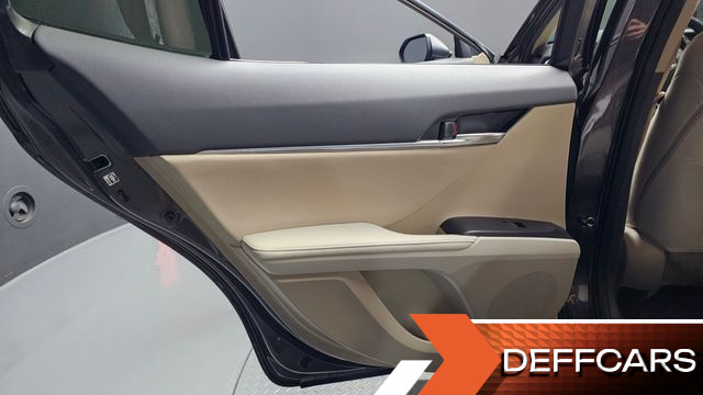 Toyota CAMRY 2.5 XLE Hybrid купить на сайте DeffCars