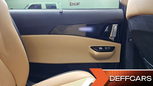 Kia CARNIVAL Gasoline 9-Seater Signature купить на сайте DeffCars