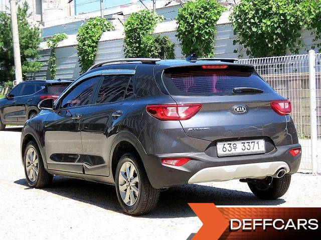 Kia STONIC 1.4 Deluxe купить на сайте DeffCars