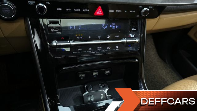 Kia CARNIVAL 9-Seater Noblesse купить на сайте DeffCars