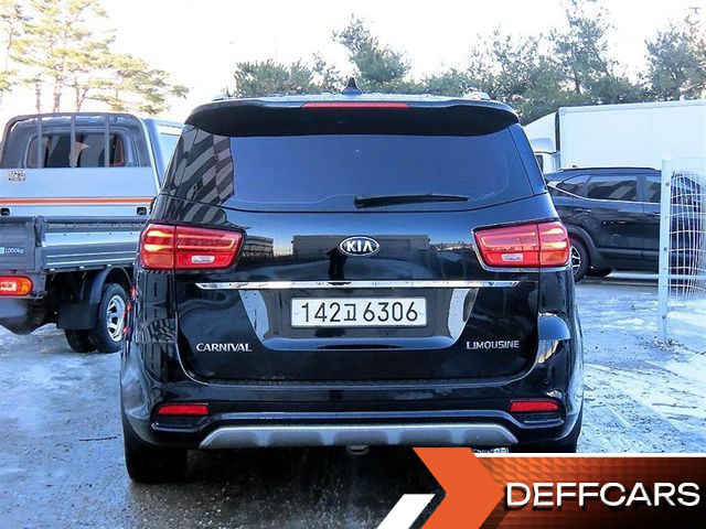 Kia CARNIVAL 7-Seater Limousine VIP купить на сайте DeffCars