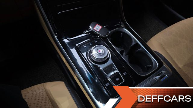 Kia CARNIVAL 9-Seater Noblesse купить на сайте DeffCars