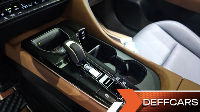 Toyota CROWN 2.5 4WD Hybrid купить на сайте DeffCars