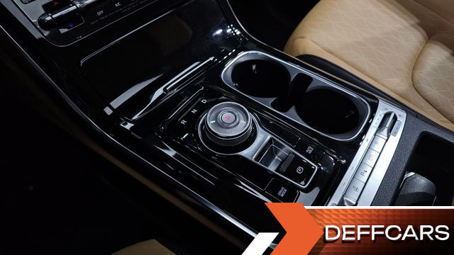 Kia CARNIVAL 9-Seater Noblesse купить на сайте DeffCars