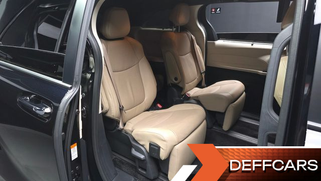 Toyota SIENNA 2.5 Hybrid 2WD купить на сайте DeffCars
