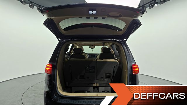 Kia CARNIVAL 7-Seater Limousine VIP купить на сайте DeffCars