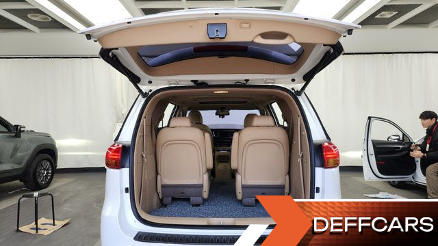 Kia CARNIVAL 9-Seater Noblesse Special купить на сайте DeffCars