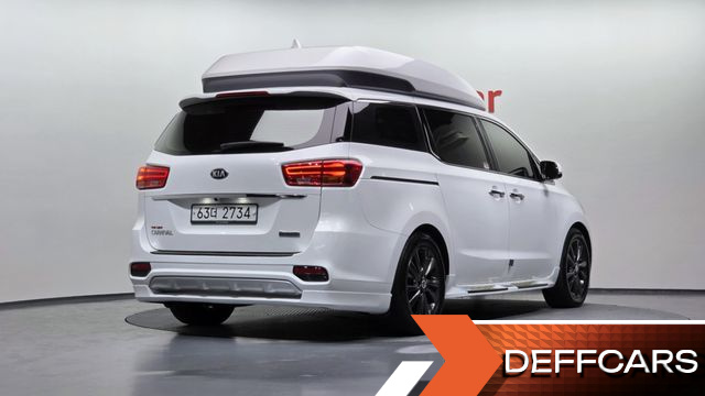 Kia CARNIVAL 9-Seater Hi-Limousine Noblesse Special купить на сайте DeffCars