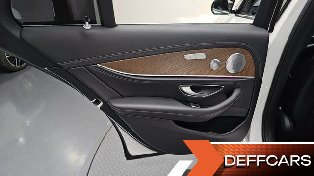 Mercedes E-CLASS E300 Exclusive купить на сайте DeffCars
